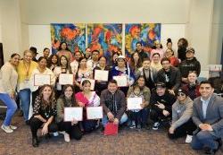 Students in Spanish 语言 Coordinator Antonella Calarota-Ninman’s Spanish for Heritage Learners visited with members of Indigenous groups from Latin American countries this spring.