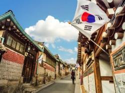 韩国首尔北村韩屋村的传统韩国风格建筑照片.