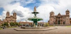 带印加喷泉的阿玛斯广场全景, 库斯科大教堂和耶稣教堂, Peru