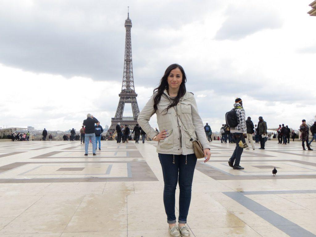 Student in front of Eifel Tower